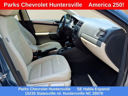 Used 2017 Volkswagen Jetta SE FWD image 35