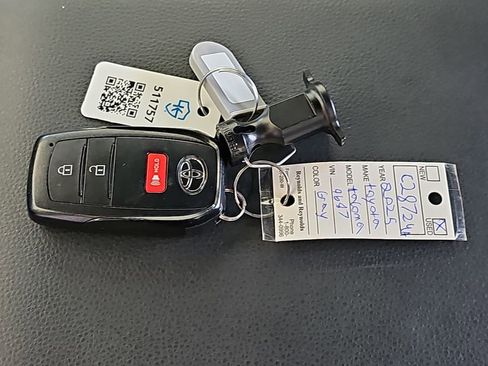 Used 2025 Toyota Tacoma SR5 AWD/4WD image 38