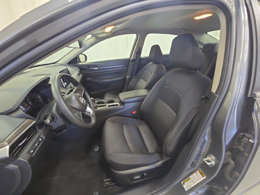 Used 2025 Nissan Altima 2.5 SV FWD image 26