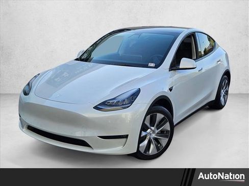 Used 2021 Tesla Model Y Long Range image 1