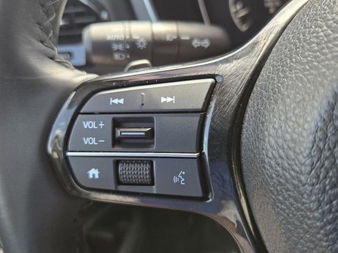 Certified 2025 Honda Pilot Touring image 25