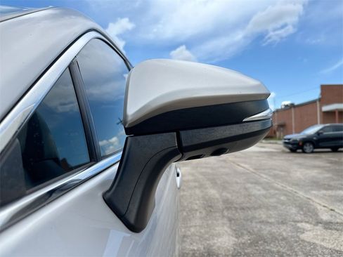 Used 2021 Toyota Venza Limited image 11