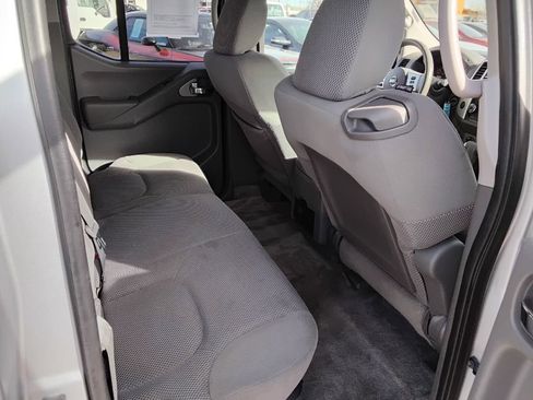 Used 2013 Nissan Frontier SV image 16