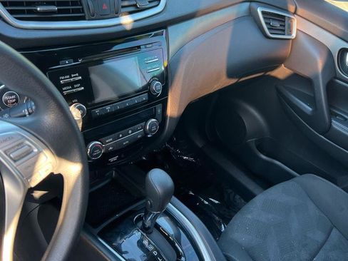 Used 2016 Nissan Rogue SV FWD image 8