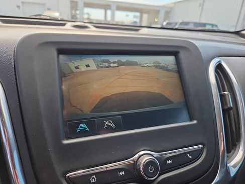 Used 2018 Chevrolet Equinox LT FWD image 20