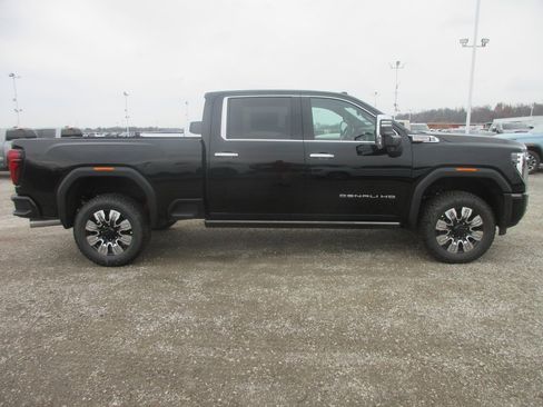 New 2026 GMC Sierra 2500 Denali w/ Denali Reserve Package image 3