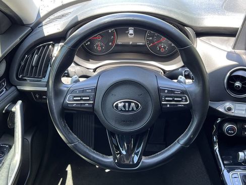 Used 2018 Kia Stinger Premium RWD image 19