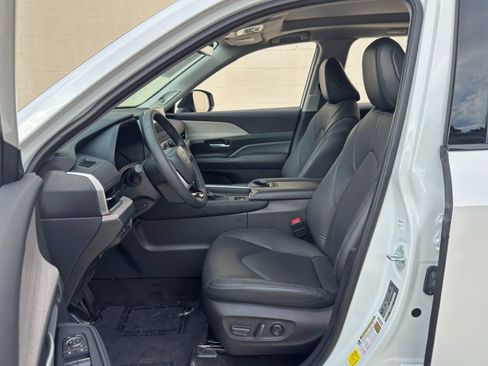 Used 2024 Toyota Grand Highlander FWD image 17