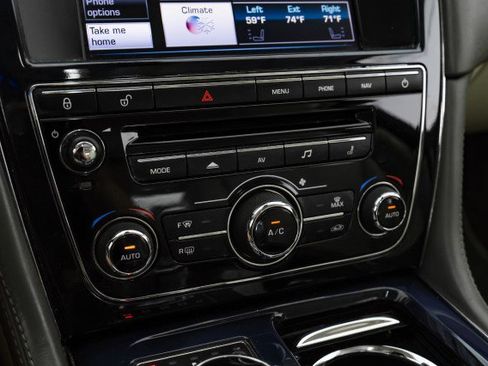 Used 2012 Jaguar XJ L image 23
