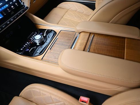Used 2023 Jeep Grand Wagoneer Series III AWD/4WD image 9