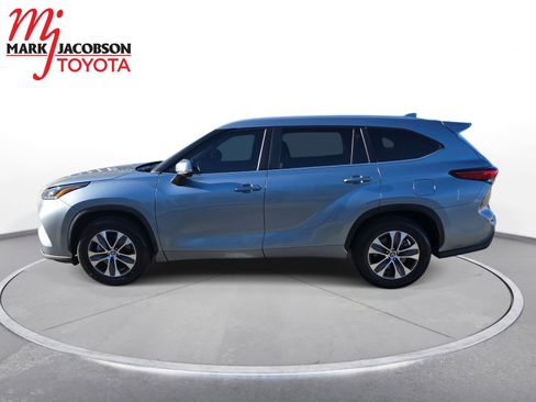 Used 2023 Toyota Highlander XLE image 14