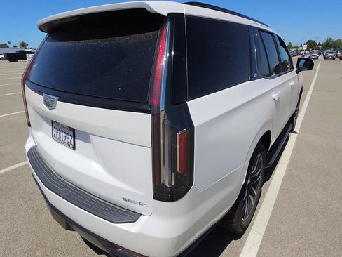 Used 2024 Cadillac Escalade Sport Platinum w/ Heavy-Duty Trailer Package AWD/4WD image 9