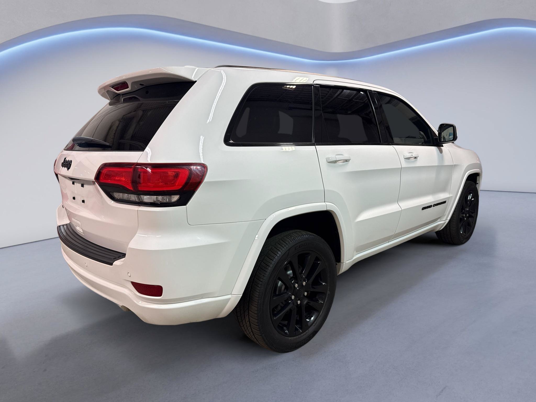 Used 2019 Jeep Grand Cherokee Altitude AWD/4WD image 8