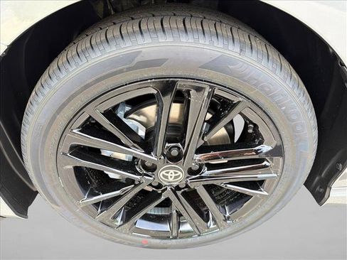 Used 2026 Toyota Camry SE FWD image 11