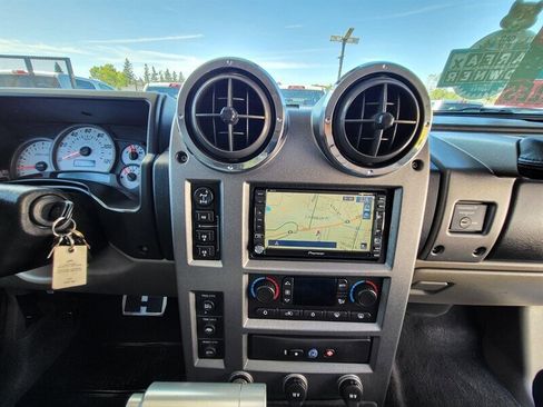 Used 2003 HUMMER H2 w/ Preferred Equipment Group image 20
