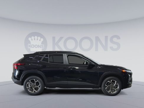 New 2026 Chevrolet Trax LT w/ Sunroof Package FWD image 12