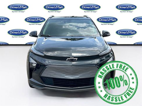 Used 2022 Chevrolet Bolt EUV LT w/ Comfort Package FWD image 2