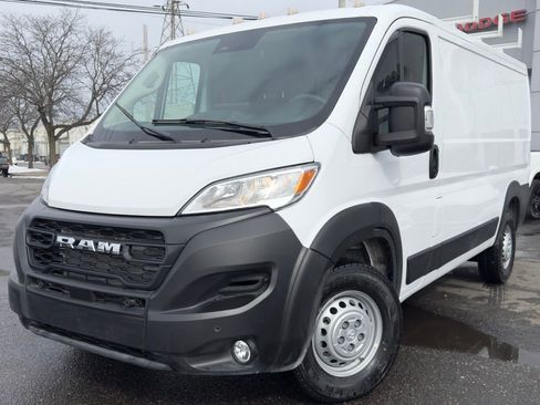 Used 2025 RAM ProMaster 2500 w/ Premium Convenience Group FWD image 3