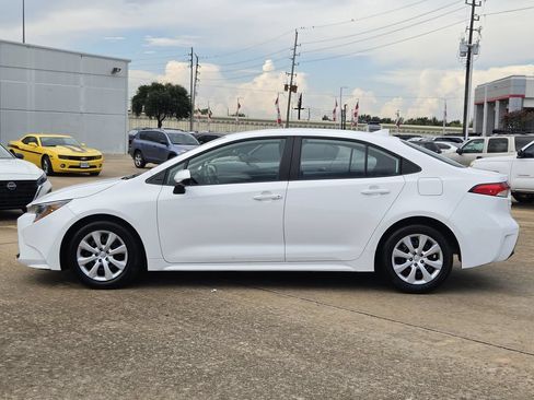Used 2026 Toyota Corolla LE FWD image 6