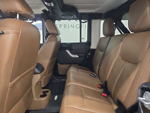 Used 2013 Jeep Wrangler Unlimited Sahara w/ Connectivity Group AWD/4WD image 32