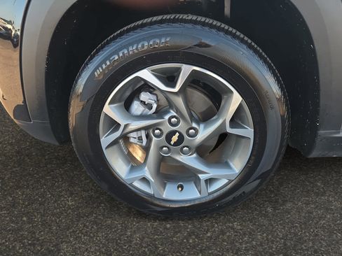 Used 2025 Chevrolet Trax LT w/ LT Convenience Package image 14