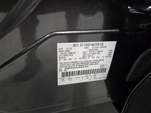 Used 2018 Ford Edge Titanium w/ Equipment Group 302A AWD/4WD image 15