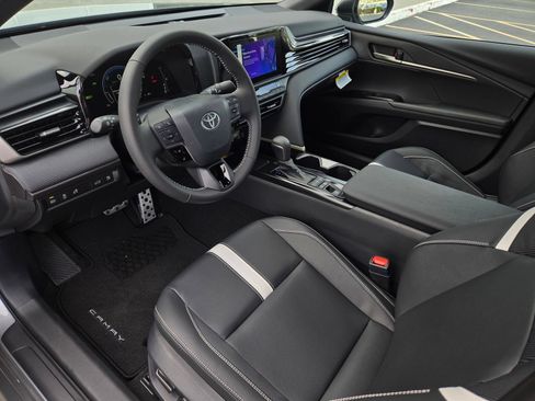 Used 2026 Toyota Camry SE FWD image 8