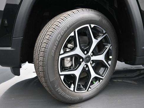 Used 2025 Jeep Compass Limited image 18