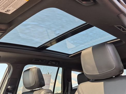 Certified 2024 Cadillac XT6 Luxury AWD/4WD image 17
