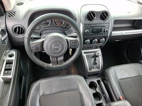 Used 2014 Jeep Compass Latitude AWD/4WD image 2