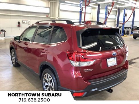 Used 2020 Subaru Forester Premium AWD/4WD image 3