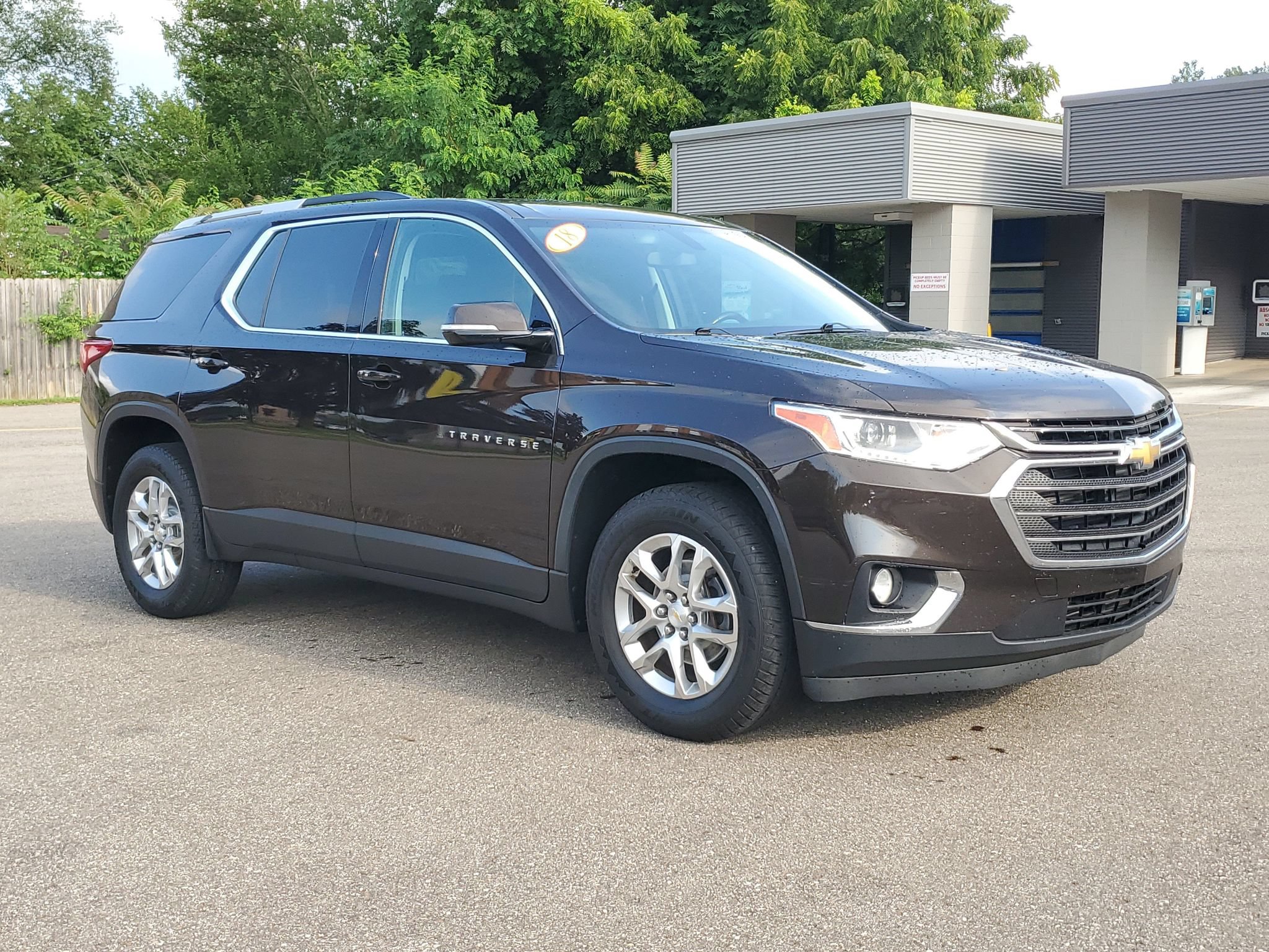 Used 2018 Chevrolet Traverse LT FWD image 3