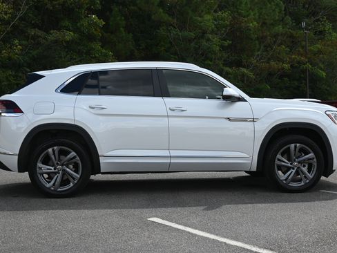Used 2024 Volkswagen Atlas Cross Sport SEL R-Line image 10