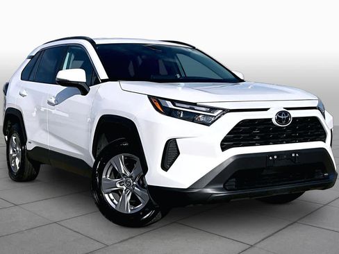 Used 2025 Toyota RAV4 XLE AWD/4WD image 3