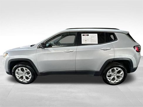 Used 2024 Jeep Compass Latitude AWD/4WD image 8