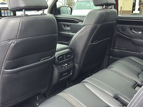 Used 2023 Honda Pilot Touring image 31