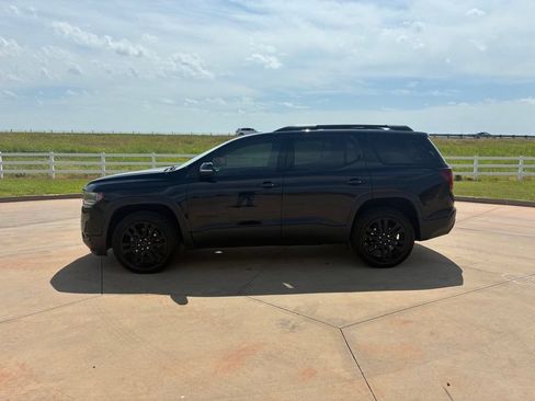 Used 2022 GMC Acadia SLE w/ Driver Convenience Package FWD image 3