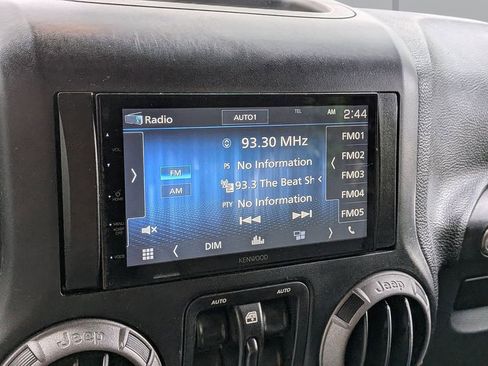 Used 2017 Jeep Wrangler Unlimited Sport AWD/4WD image 16