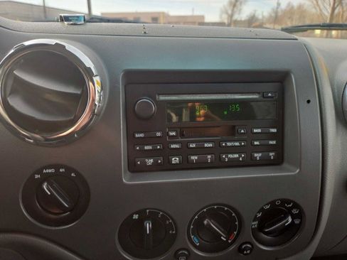 Used 2006 Ford Expedition XLT image 13