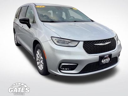 Used 2024 Chrysler Pacifica Touring-L