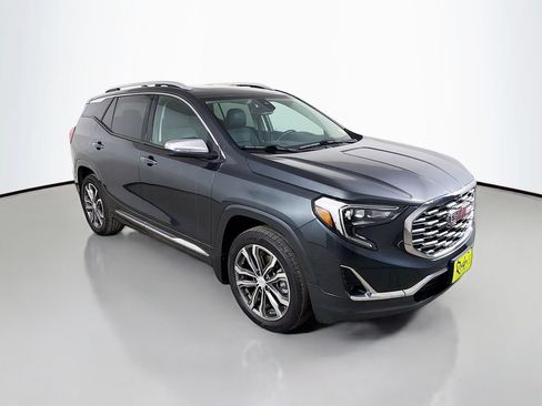 Used 2018 GMC Terrain Denali w/ Driver Alert Package II AWD/4WD image 4