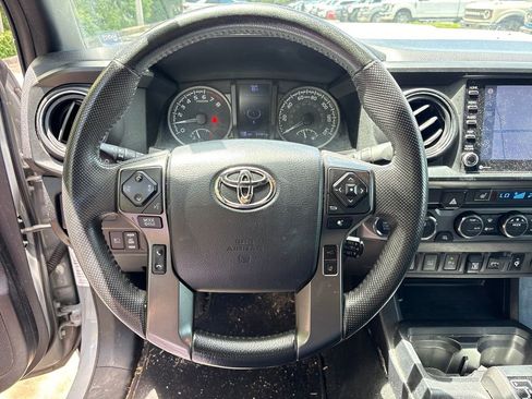 Used 2020 Toyota Tacoma TRD Sport w/ TRD Premium Sport Package AWD/4WD image 18