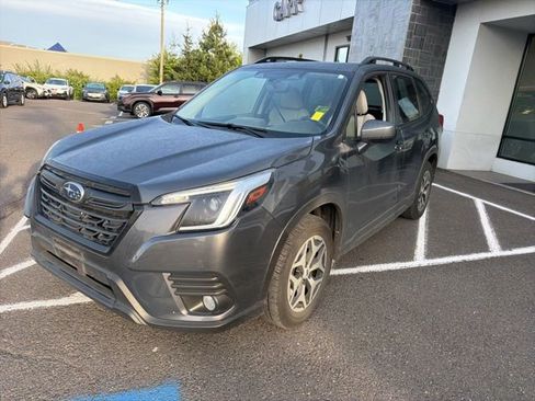 Used 2023 Subaru Forester Premium AWD/4WD image 3