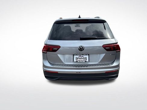 Used 2024 Volkswagen Tiguan SE w/ Panoramic Sunroof Package AWD/4WD image 4