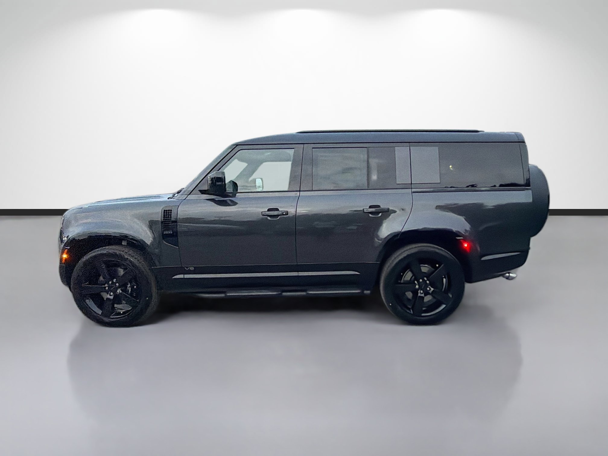 New 2026 Land Rover Defender 130 V8 AWD/4WD image 2
