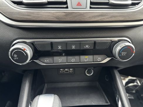 Used 2024 Nissan Altima 2.5 SV image 10