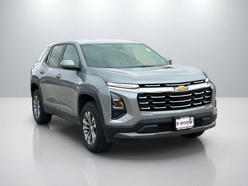 Used 2025 Chevrolet Equinox LT image 3