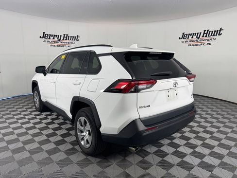 Used 2021 Toyota RAV4 LE AWD/4WD image 9