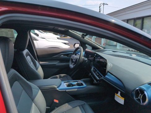 New 2025 Chevrolet Equinox EV LT image 12