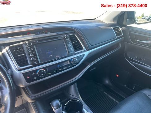Used 2019 Toyota Highlander Limited Platinum AWD/4WD image 15